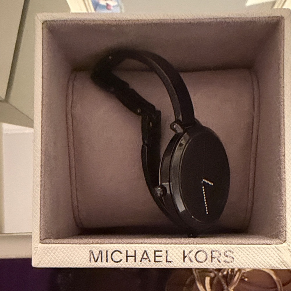Michael Kors Elegant Black Watch